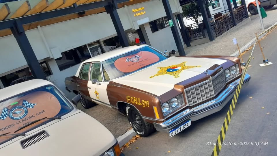 Calhambeque temático estilo polícia 'Call 911'